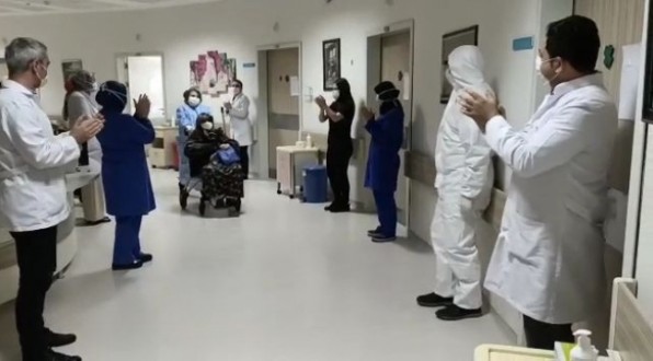 72 YAŞINDA KORANAVİRÜSÜ YENDİ