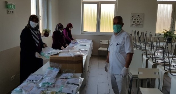 Almanya’daki Karabüklü gurbetçiler sağlıkçılar için maske dikti