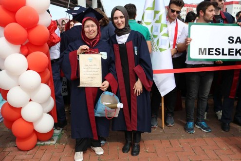 Anne ve Kızı Aynı Bölümden Mezun Oldu.