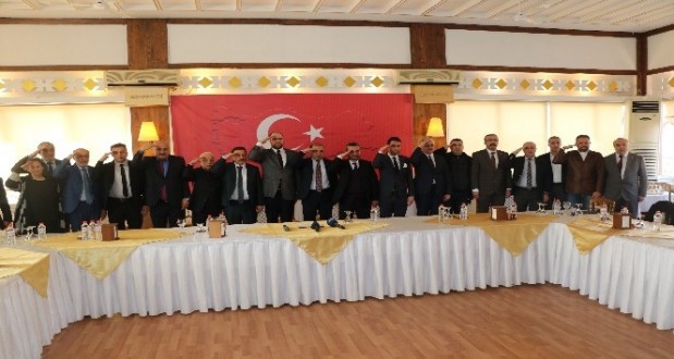 Asker selamı verip, İdlib saldırısına tepki gösterdiler