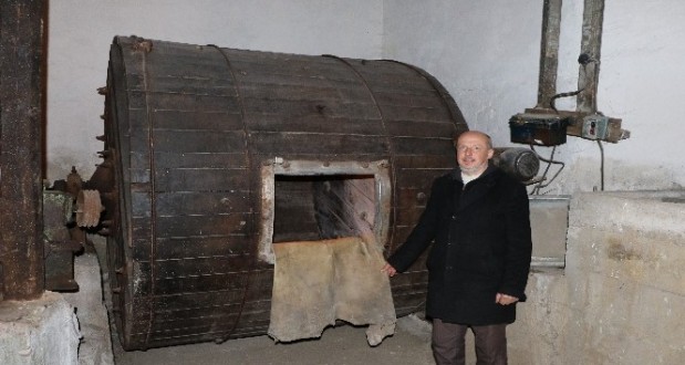 Atalarından kalan 800 yıllık “tabakhaneyi” ayakta tutmaya çalışıyor