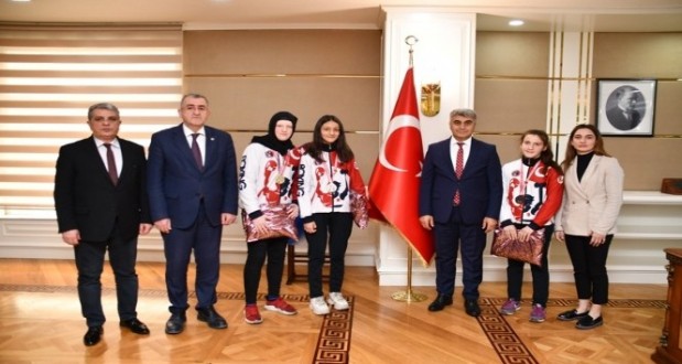 Başarılı sporculardan Vali Gürel’e ziyaret