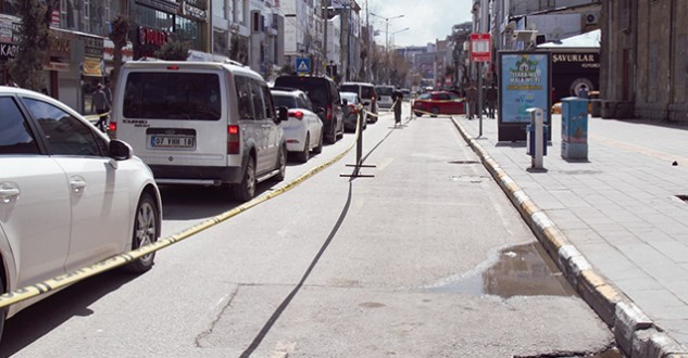 Bazı Caddelerde Araç Parkına Yasaklama Geldi