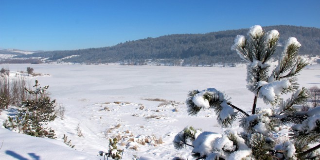 Eflani’de göletler dondu