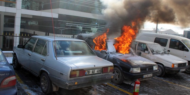 Hastane Otoparkında Yangın Paniği