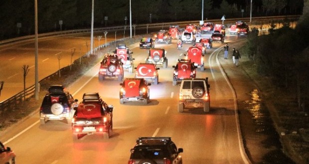 İdlib şehitleri için 500 araçlık konvoy yaptılar