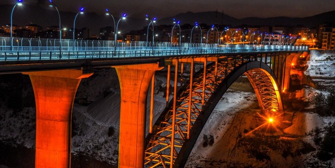 İki mahalle köprü ile birleşti