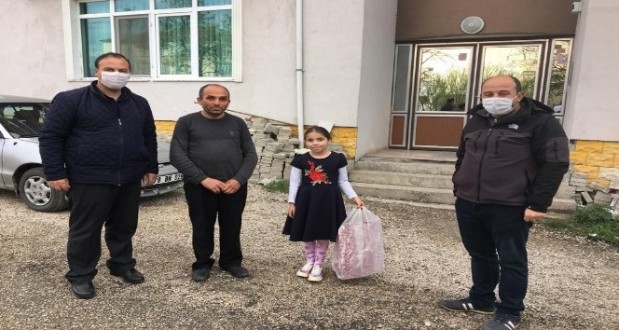 İl Başkanı Altınöz, harçlıklarını bağışlayan Zeynep’e oyuncak gönderdi