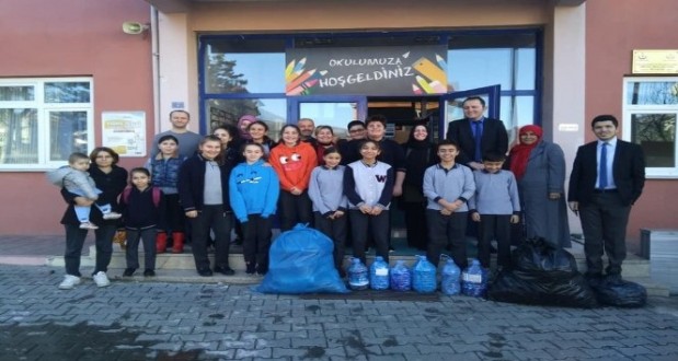 Kapakları topladılar, tekerlekli sandalyeyi aldılar