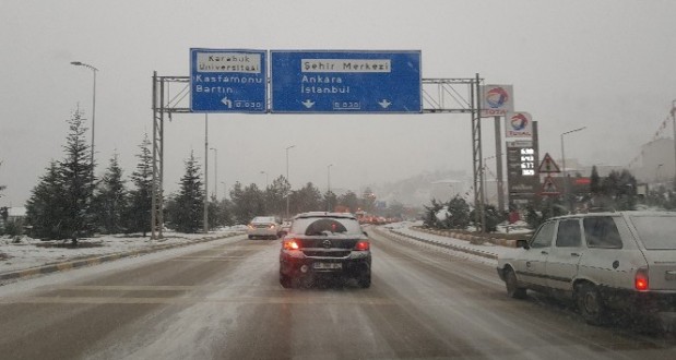 Karabük’te kar yağışı yeniden başladı