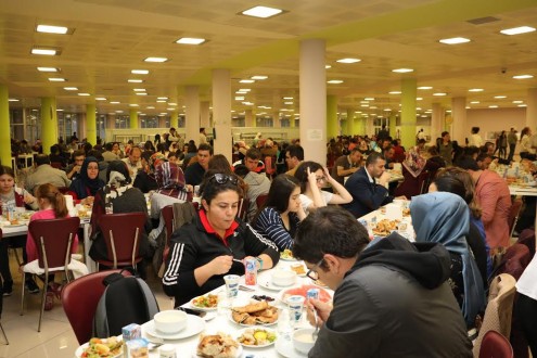 Karabük Üniversitesi Personeli İftar Yemeğinde Bir Araya Geldi