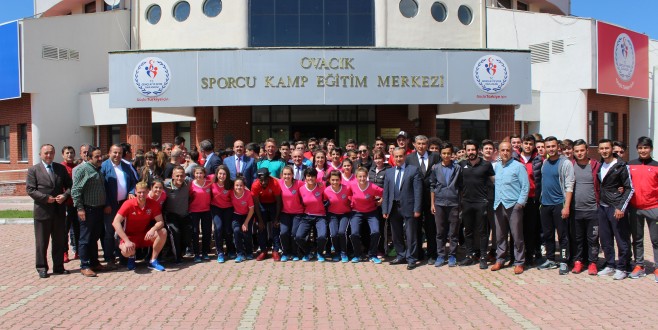 Karabüksporlu futbolculardan spor lisesine ziyaret