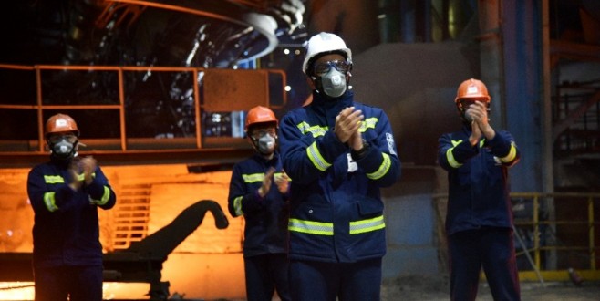 KARDEMİR işçileri sağlık çalışanları için alkışladı