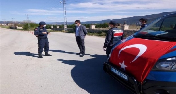 Kaymakam Ürkmezer giriş ve çıkışları kısıtlanan köyleri denetledi