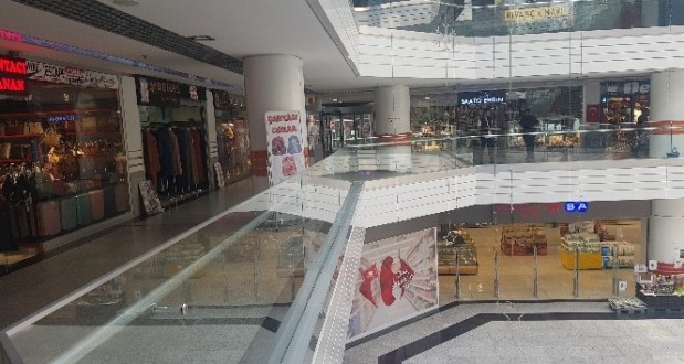 Korona virüs dolayısıyla kapanan mağazalar yeniden açılmaya başladı
