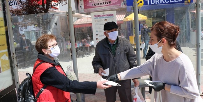 KÖSE, MASKE DAĞITTI