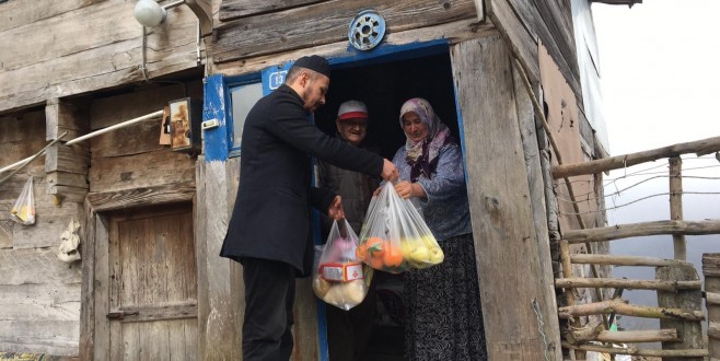 Köydeki yaşlıların ihtiyaçları muhtar ve imamlar tarafından karşılanıyor