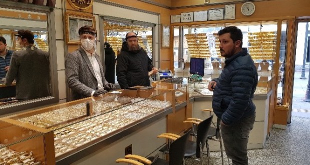 Kuyumcular 1 haftalık aranın ardından 2 günlüğüne kepenklerini açtı